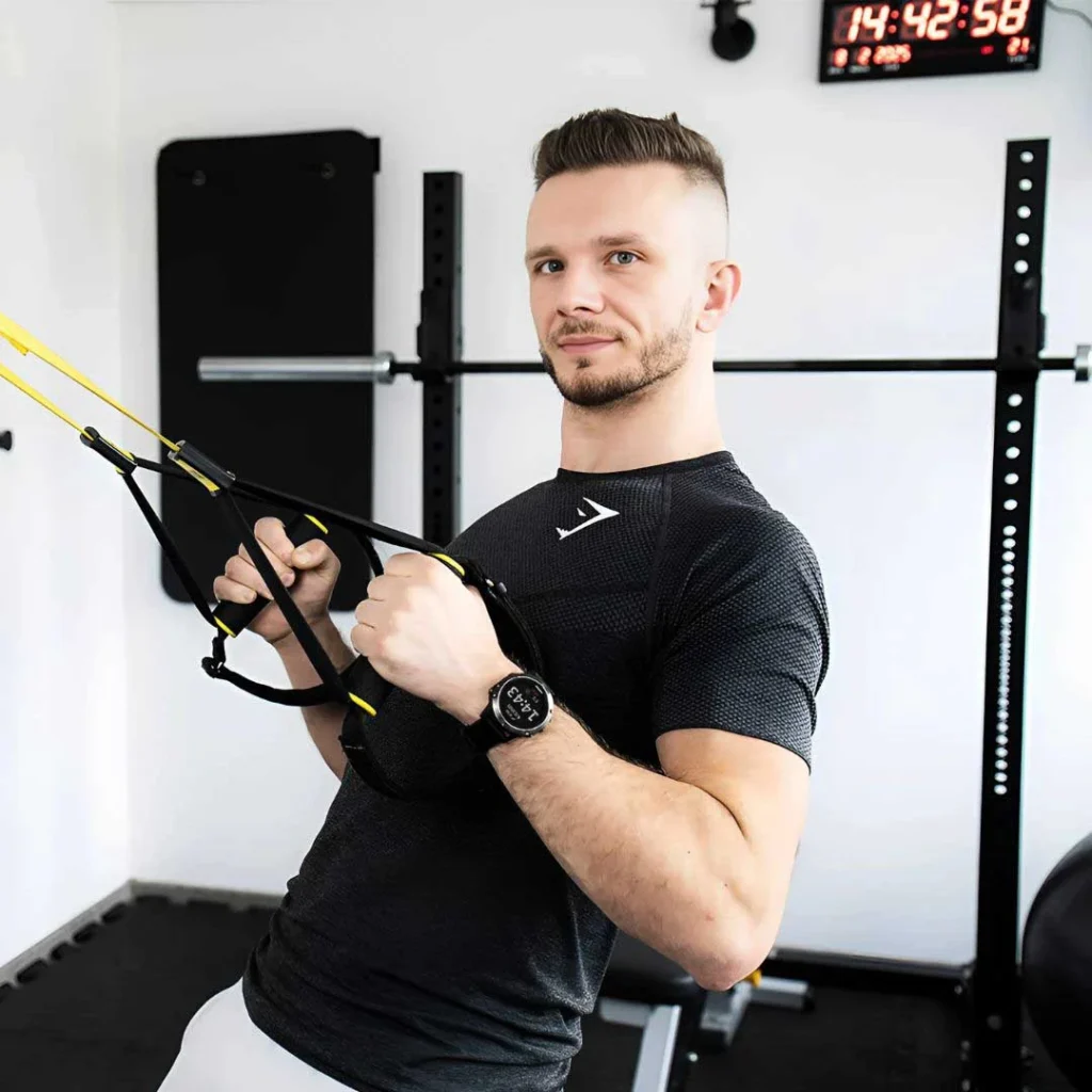 Trener personalny Rzeszów - Mateusz Cynar - studio treningu